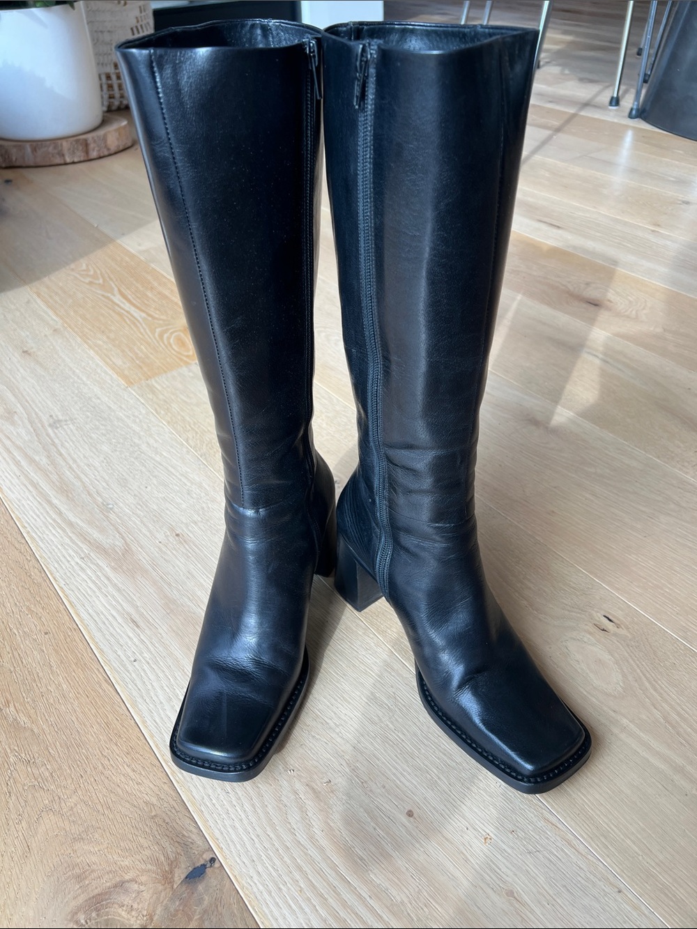 Women's Black Leather Knee-High Block Heel Boots
